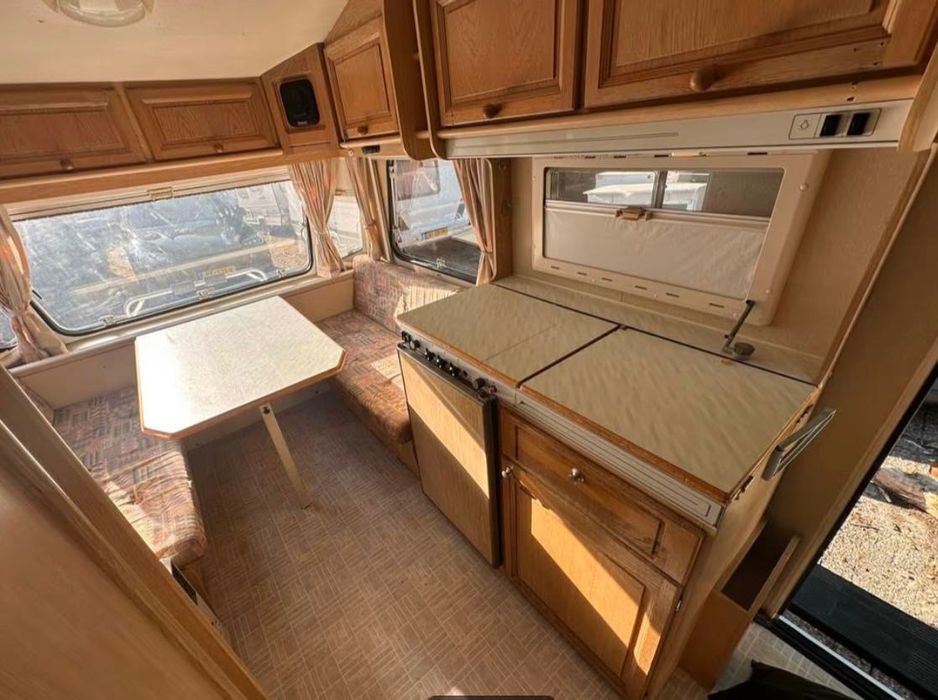 Rulotă Chateau în stare foarte bună.Merită văzută.