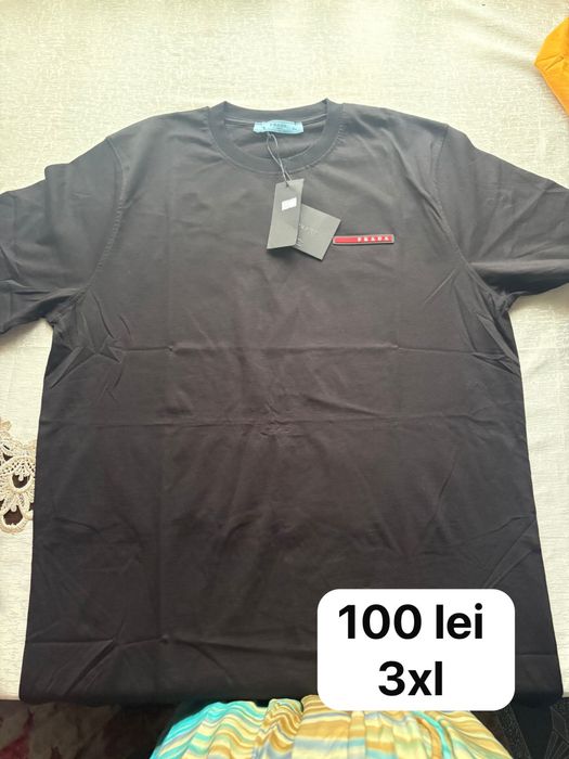 Tricouri diferite marimi