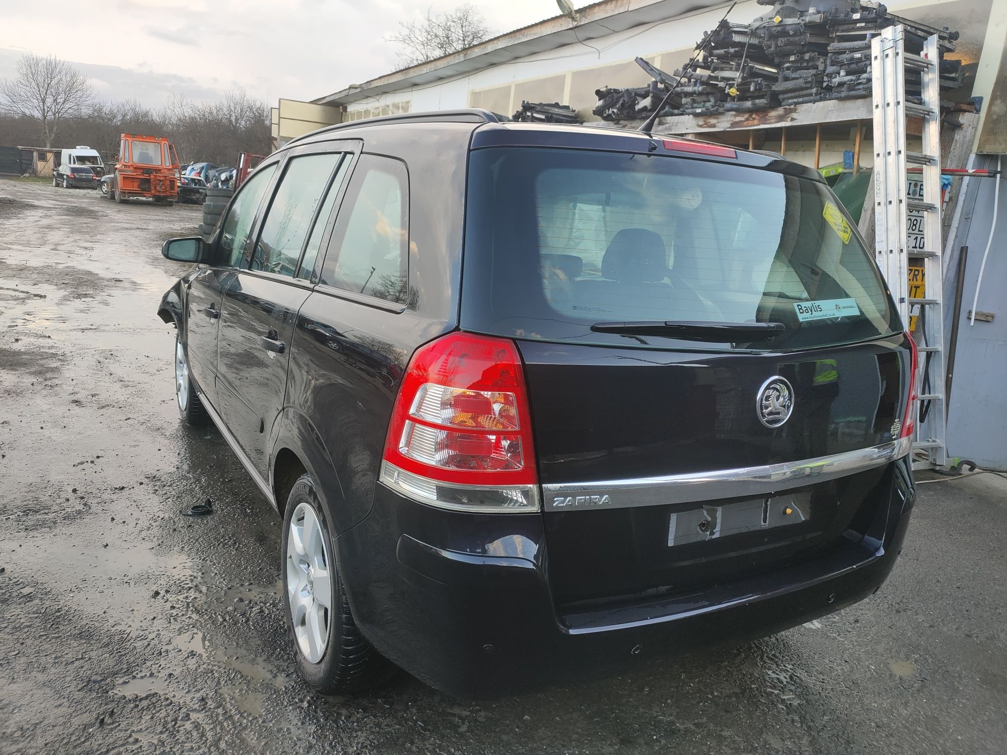 Dezmembram piese dezmembrez motor cutie pompa punte Opel Zafira b