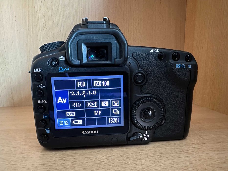CANON EOS 5D MARK II FULL FRAME с обектив Canon EF 24-105mm f/4L