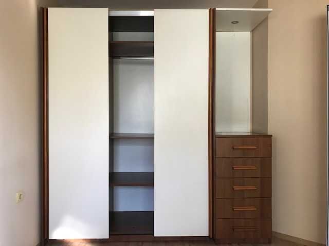 Гардероб 357/210, легло с матрак, скрин и кожено кресло