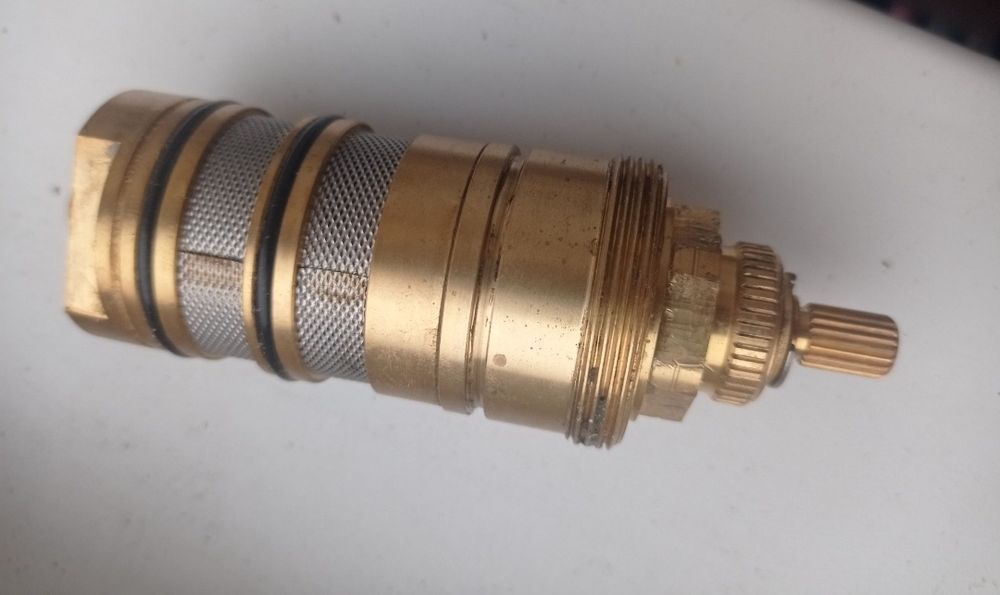 Descriere
Cartuș termostatic cu debit mai mare pentru robinete încorpo