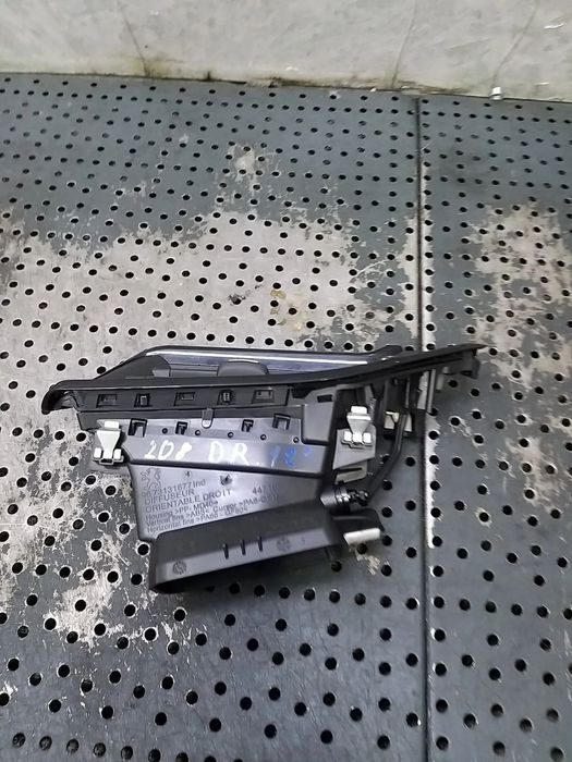 Grila ventilatie bord dreapta peugeot 208 1 ca cc 9673131677