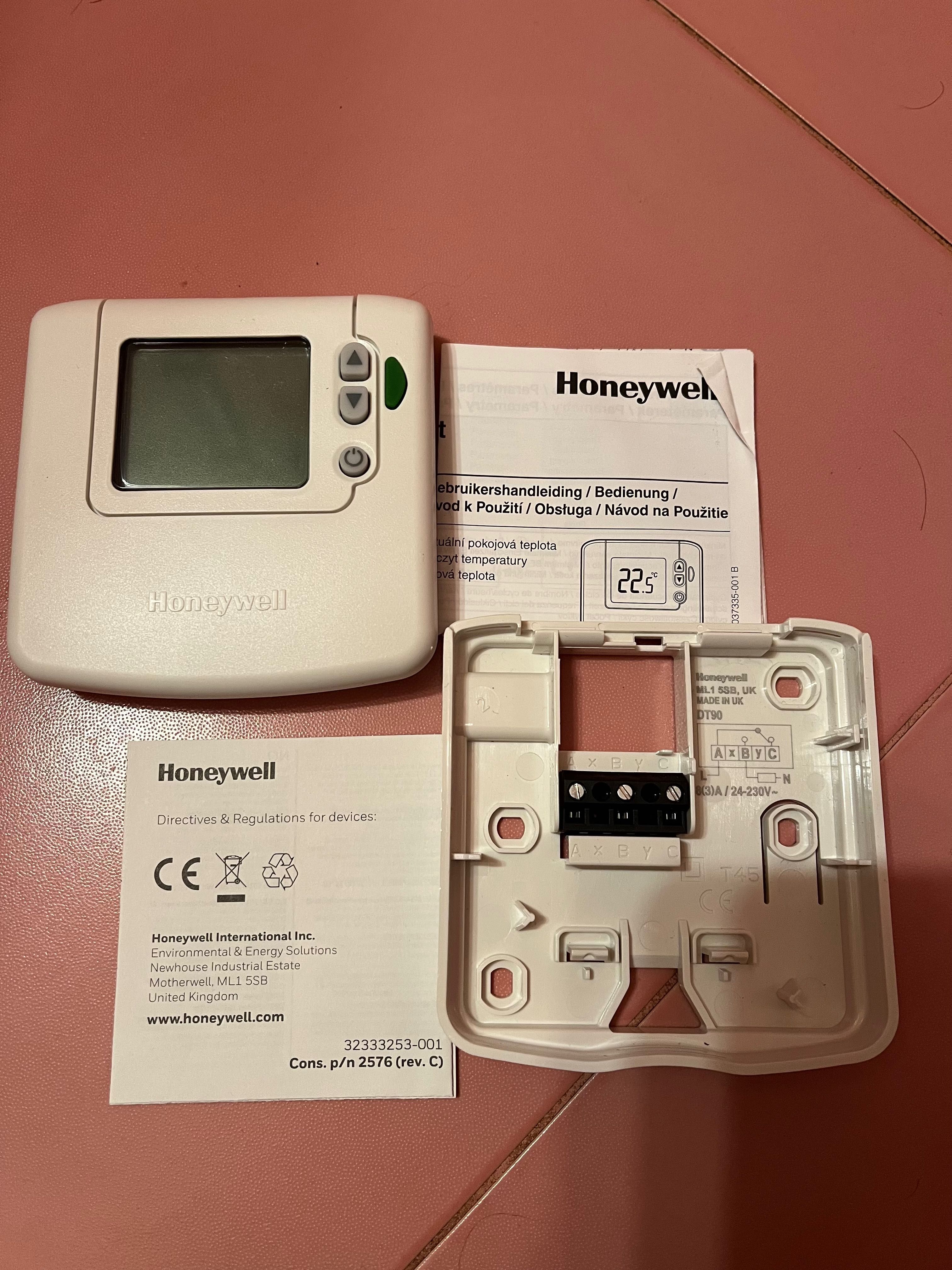 Термостат отопление Honeywell DT90E Нов в оригиналната опаковка.