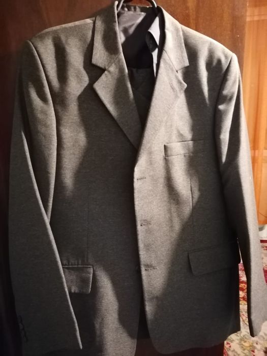 Vând Costume Barbatesti