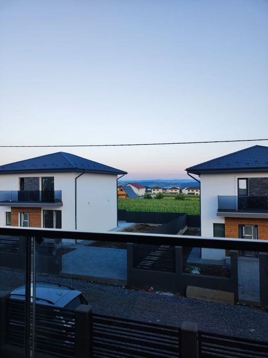 Case de tip duplex, str. 1 Decembrie, la 7 min. de Rond Pacurari