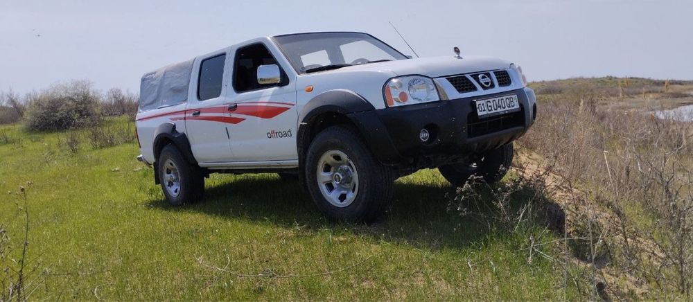 Nissan pick up NP 300 sotiladi