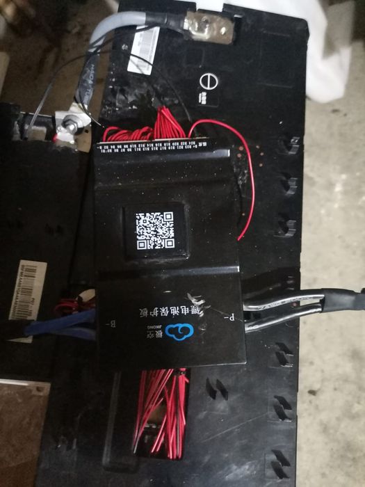 Vând 2 baterii pentru sistemul fotovoltaic