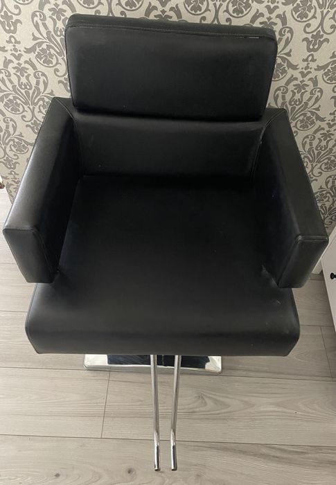 Scaun coafor cu pompa hidraulica reglabil