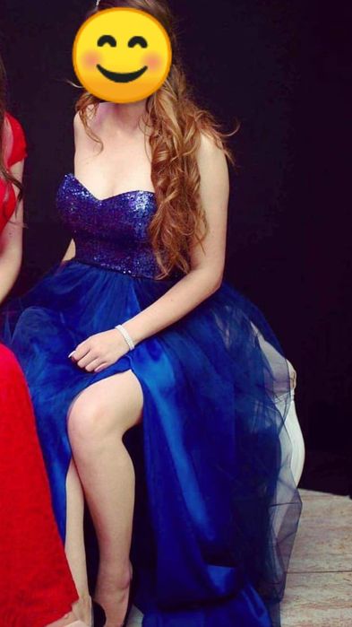 Vând rochie cu șliț mărimea S