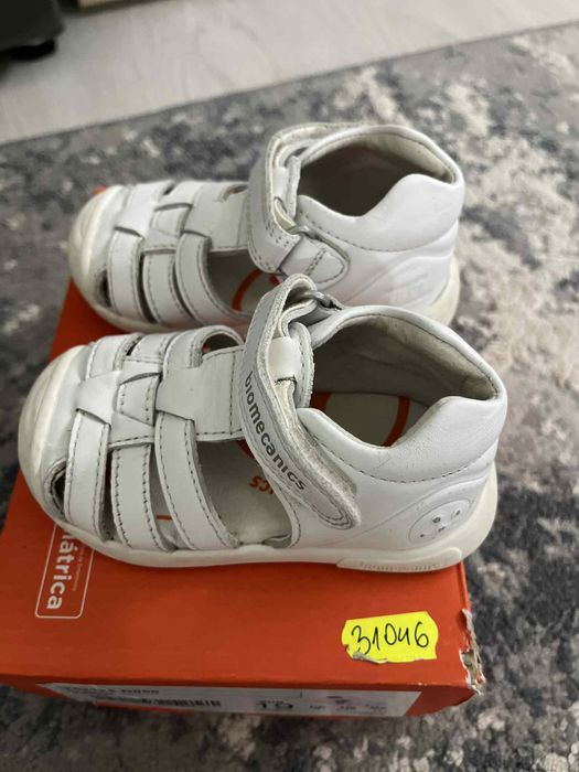 Сандали за прохождане