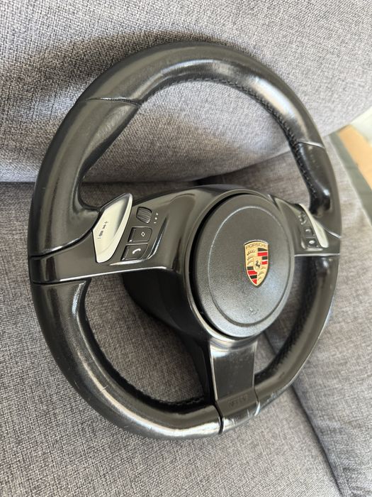 Волан Porsche перфектен