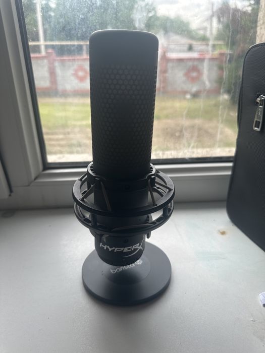 HyperX QuadCast S микрофон