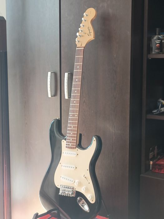 Chit.Squier by Fender