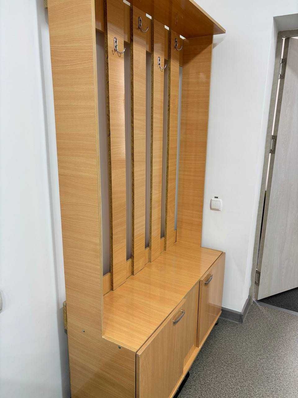 Шкаф в прихожую комнату