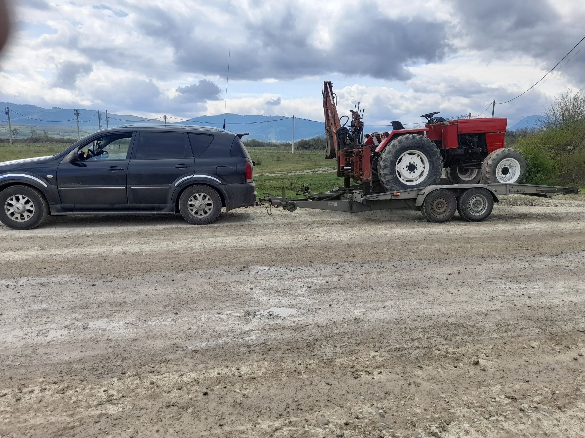 Tractari auto/Transport auto,autoutilitare, marfă și utilaje agricole