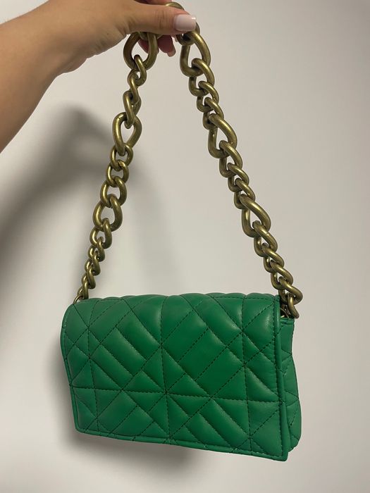 Зелена чанта от ZARA, носена но без никаква забележка