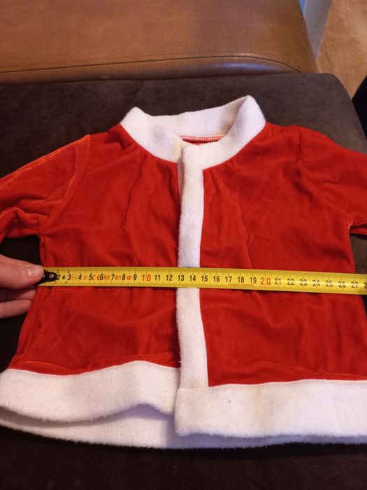Vând costum bebe Mos Crăciun 6-12 luni