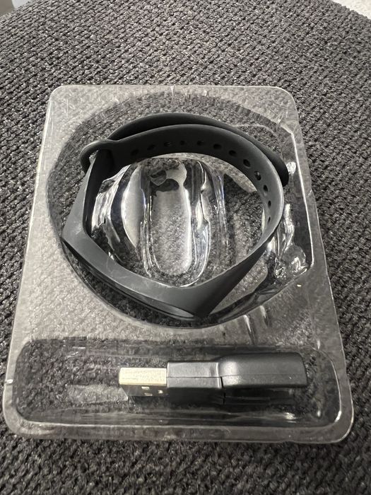 Верижка+зарядно за фитнес гривна