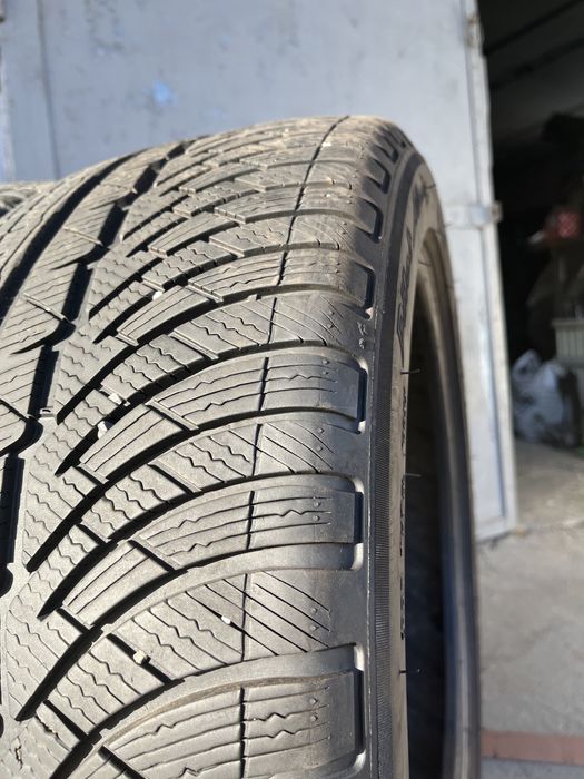 2 бр. зимни гуми 235/45/18 Michelin 6 mm DOT 3117