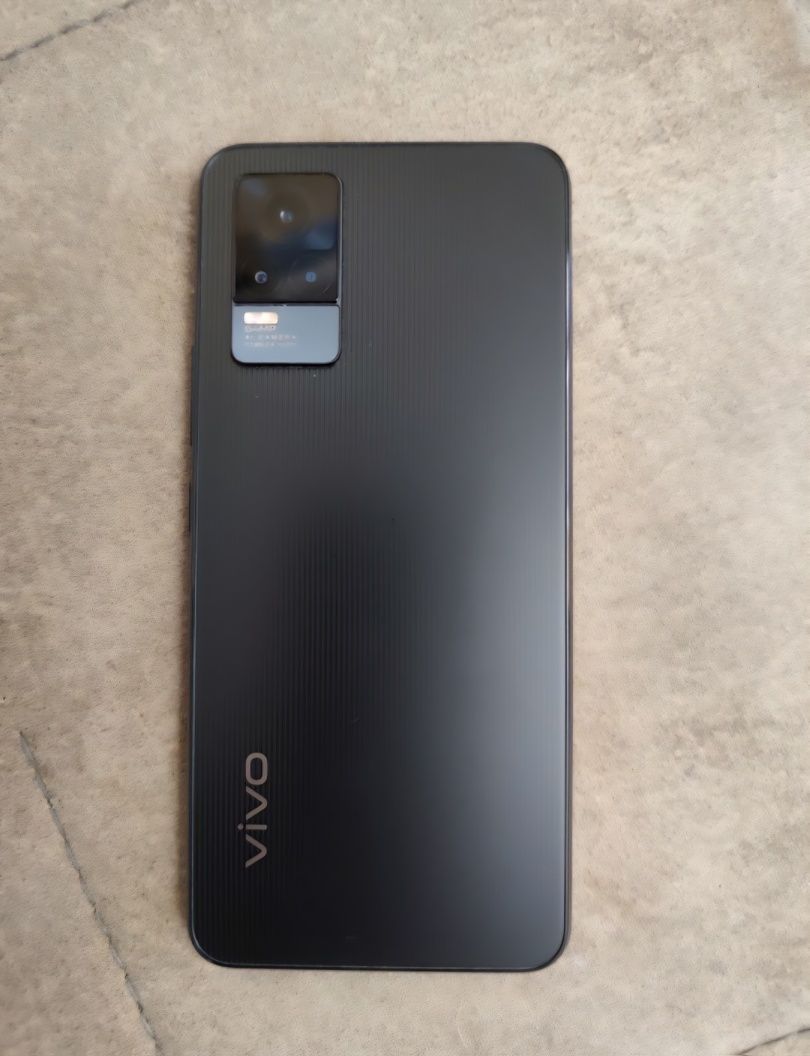 Телефон VIVO V21E . Состояние отличное.