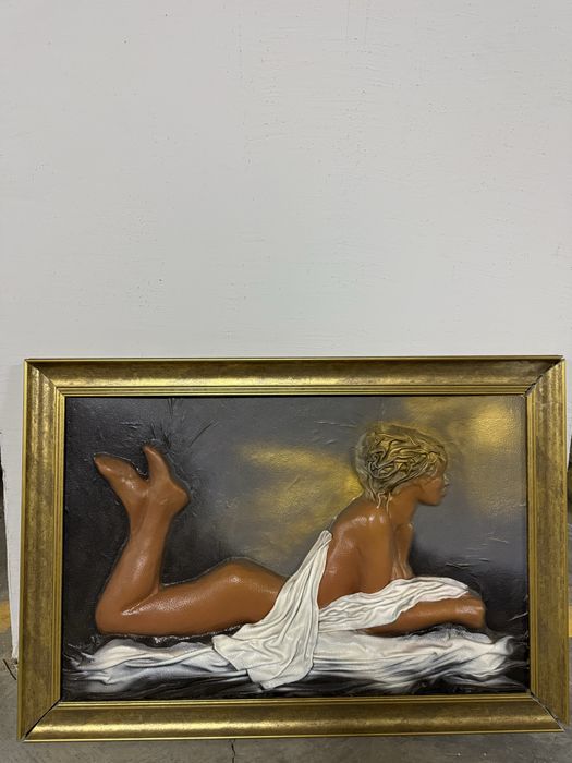 Картина изготовленная из кожи