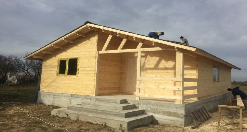 Vând și construiesc căsuțe din lemn