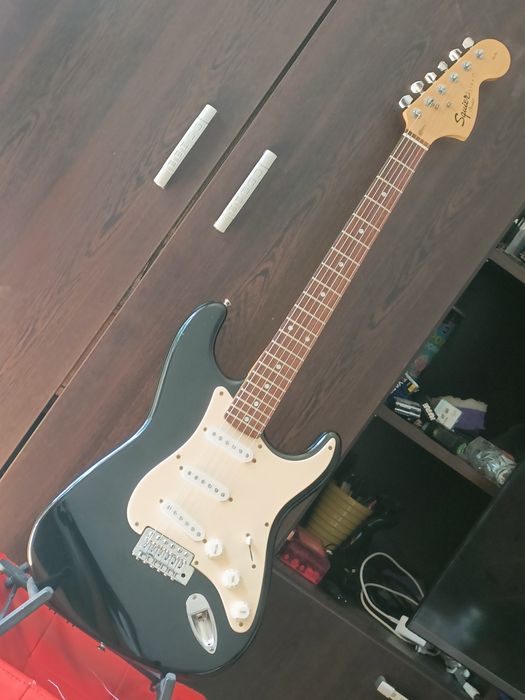 Chit.Squier by Fender