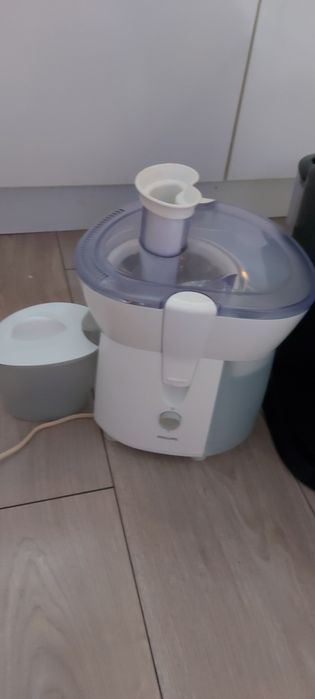 Vand aparat de cafea Bosch și Storcător fructe