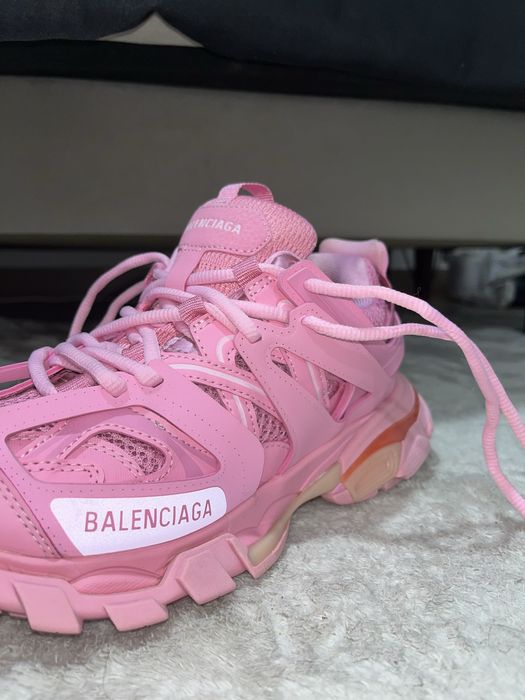 ballenciaga track Cu avnas de 50 de lei