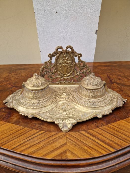 Прекрасна антикварна колекционерска английска бронзова мастилница