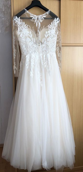 Se oferă spre vânzare rochie de mireasă (curățată profesional)