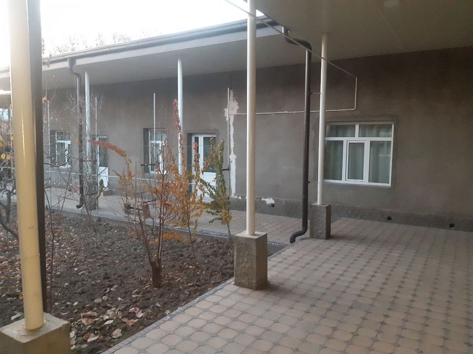 Уй сотилади,  7 сотих, 10 та хона, 3 та санузел