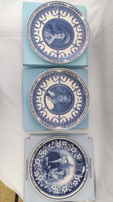 Чудесни британски колекционерски порцеланови чинии