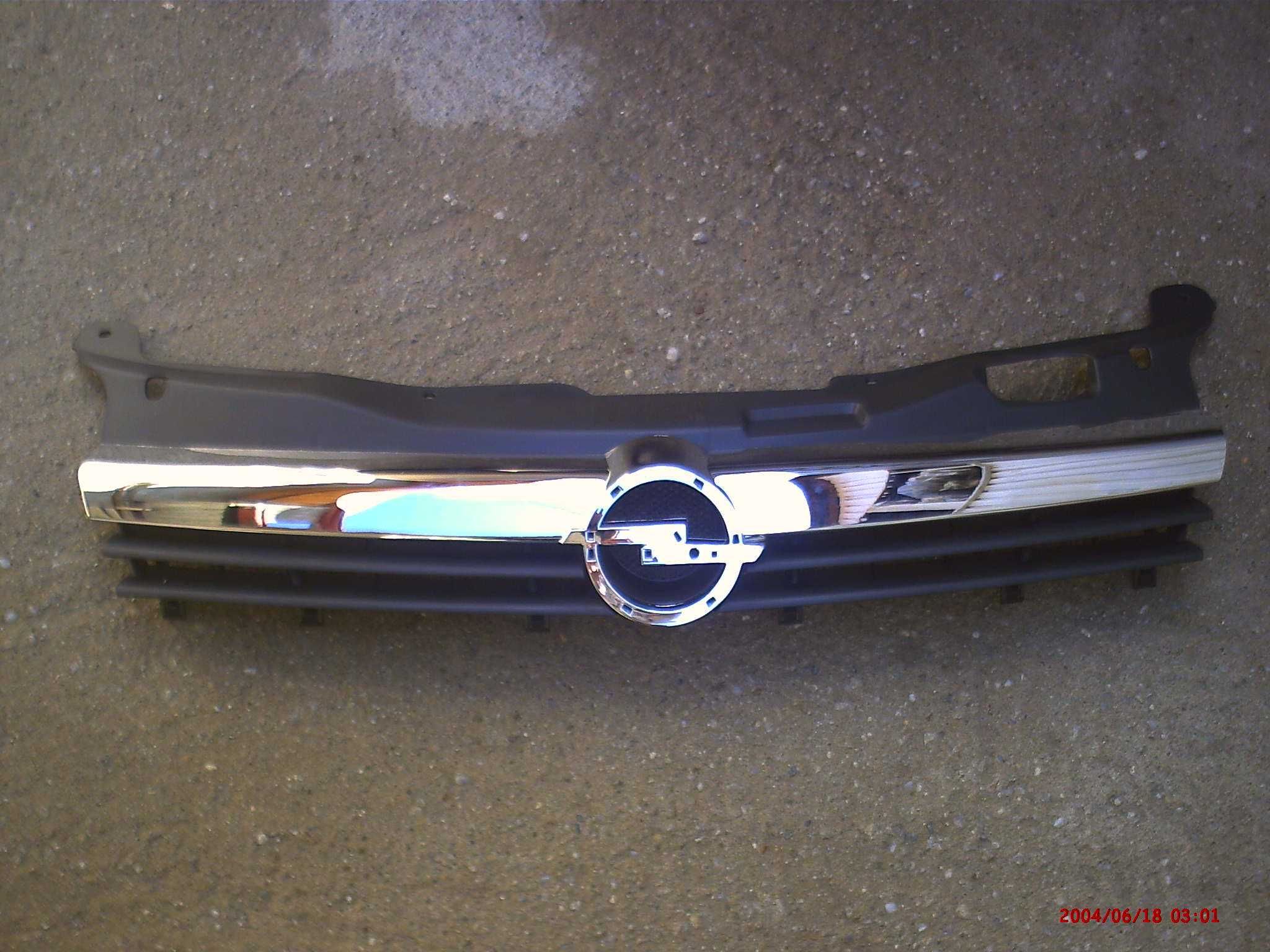 grila radiator Opel Astra H 300 lei