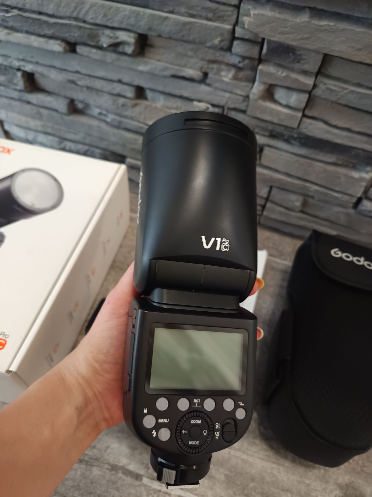 Godox V1 PRO за Canon