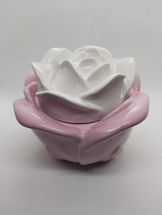 Красивая шкатулка роза