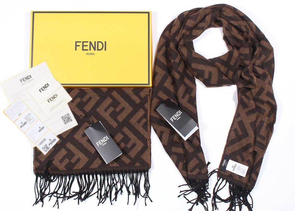 Луксозен подаръчен комплект шал markovi shalove маркови шалове lux