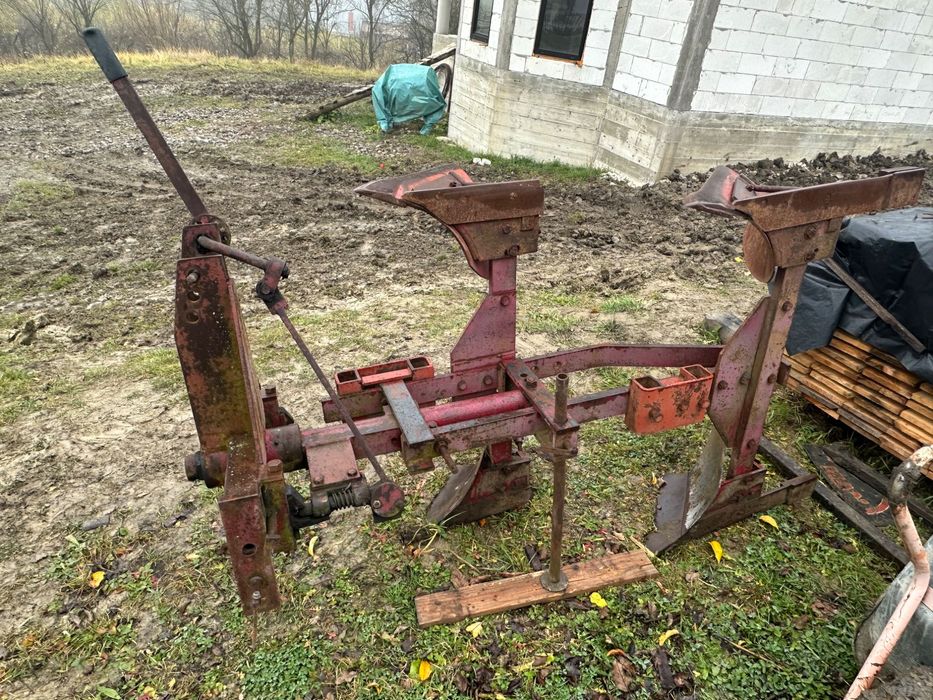 Vând plug reversibil