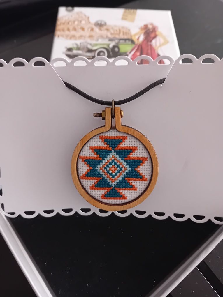 Колие с шевица канатица