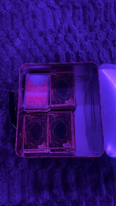 Продавам кутия с Yu-Gi-Oh! Карти