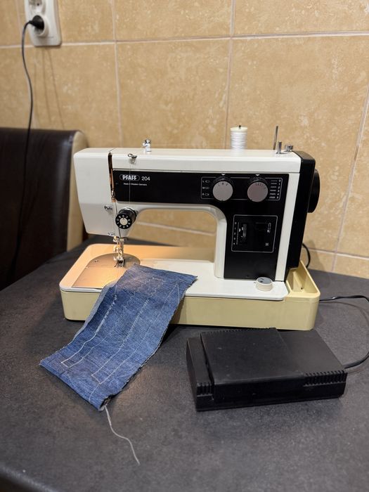 Masina de cusut festonat si butoniere PFAFF 204 Germania