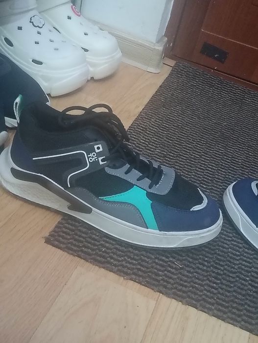 Vând Adidasi stare excelenta