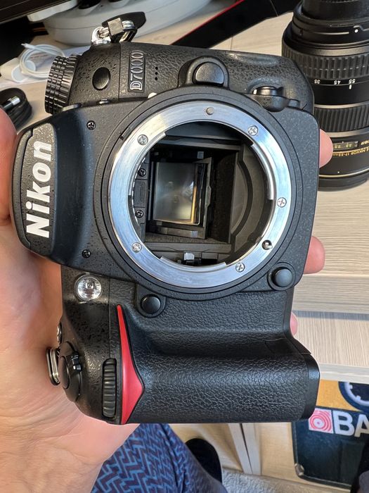 Vand NIKON D7000, obiectiv 35mm F1.8 DX, 17-55mm F2.8 DX, Grip  MB-D11