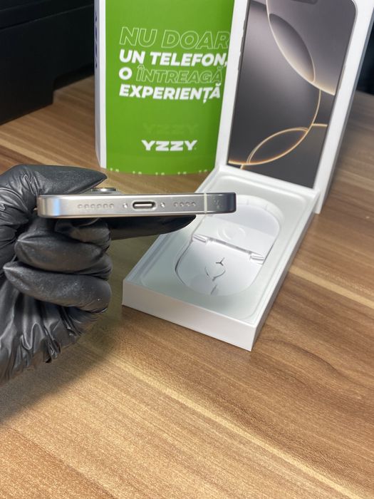 iPhone 16 Pro Max • 256 GB • Natural Titanium