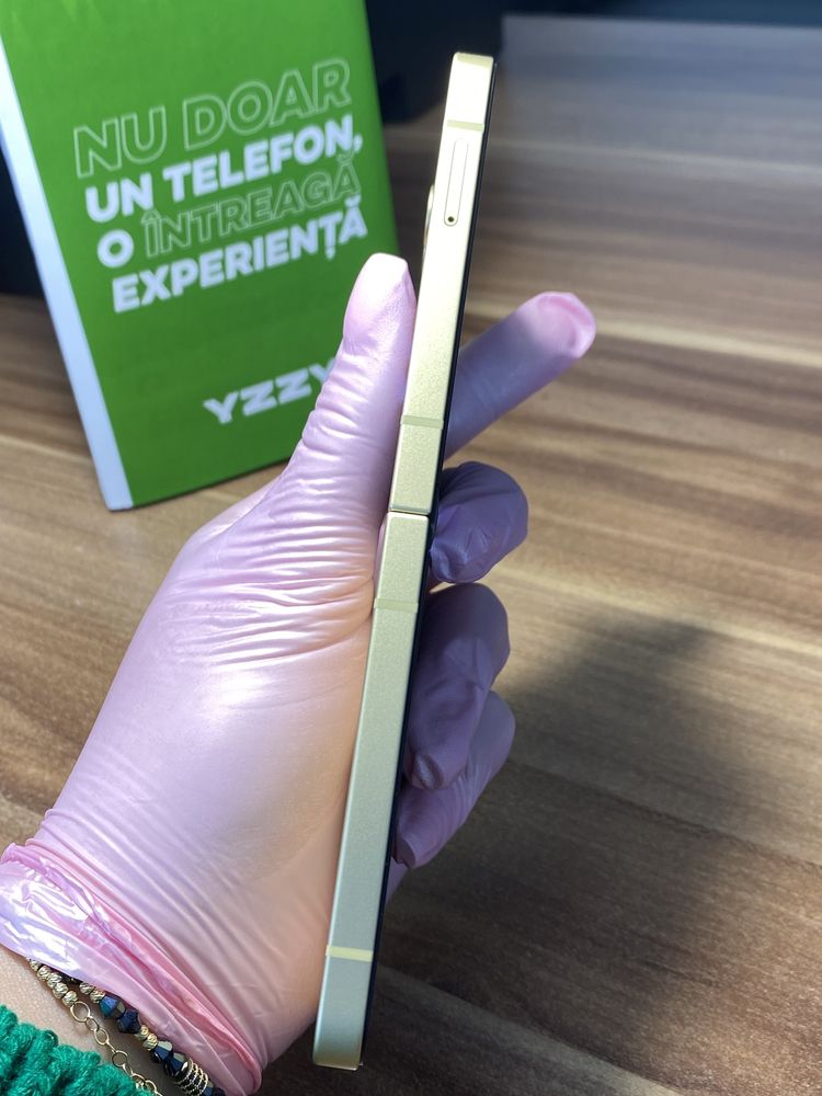 Samsung Galaxy Z Flip 6 / Garanție 12 luni / 256 Gb / Ca nou |