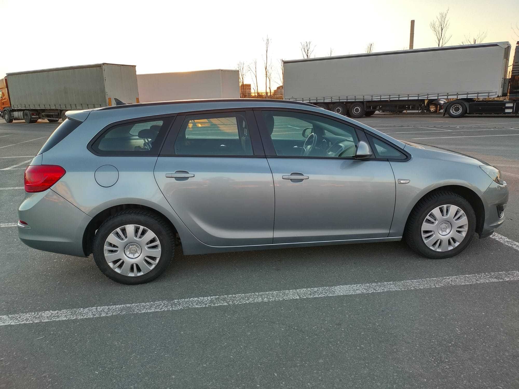 Opel Astra J Tourer – Proprietar, KM reali