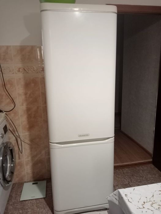 Холодильник Ariston