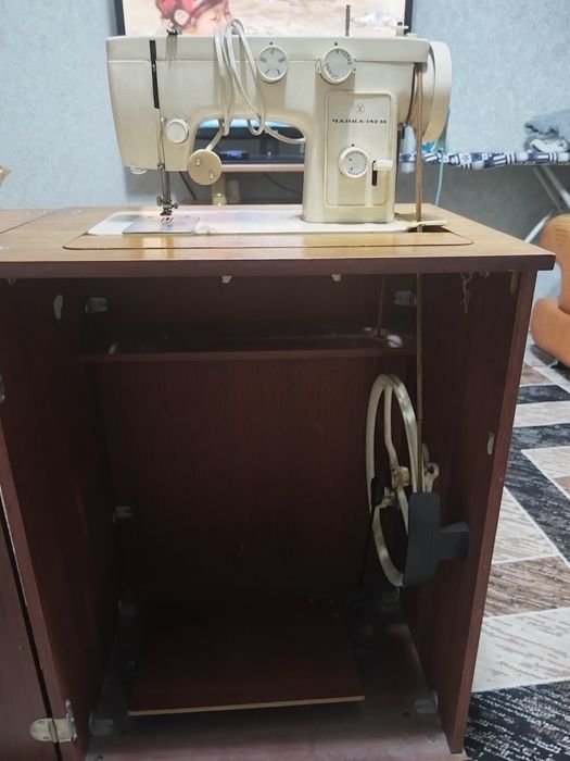 Продам швейную машинку Чайка