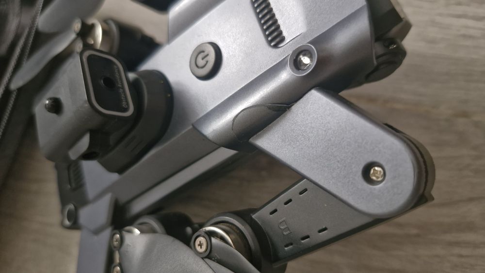 Dronă cu telecomandă